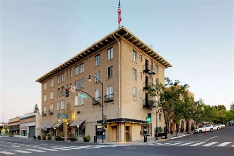 pet friendly hotels petaluma ca